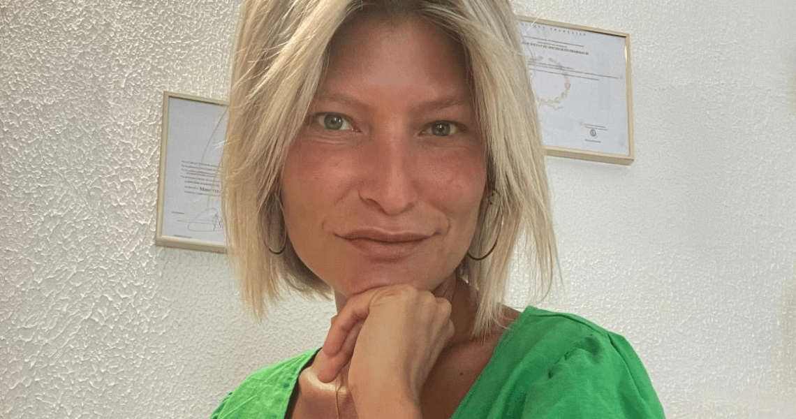 La Dottoressa Virginie Caruso guarda in camera